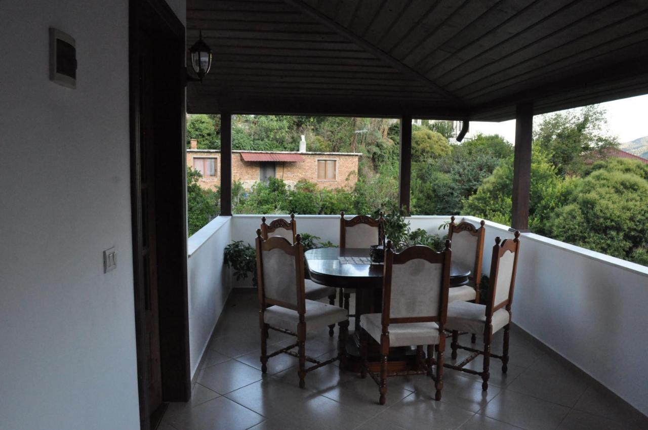Timber Guest House Berat Luaran gambar