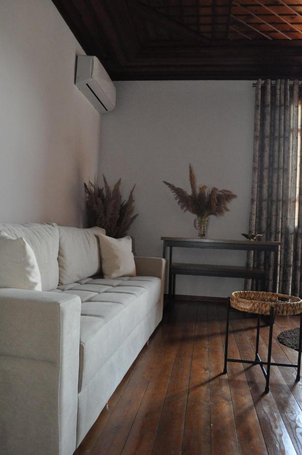 Timber Guest House Berat Luaran gambar
