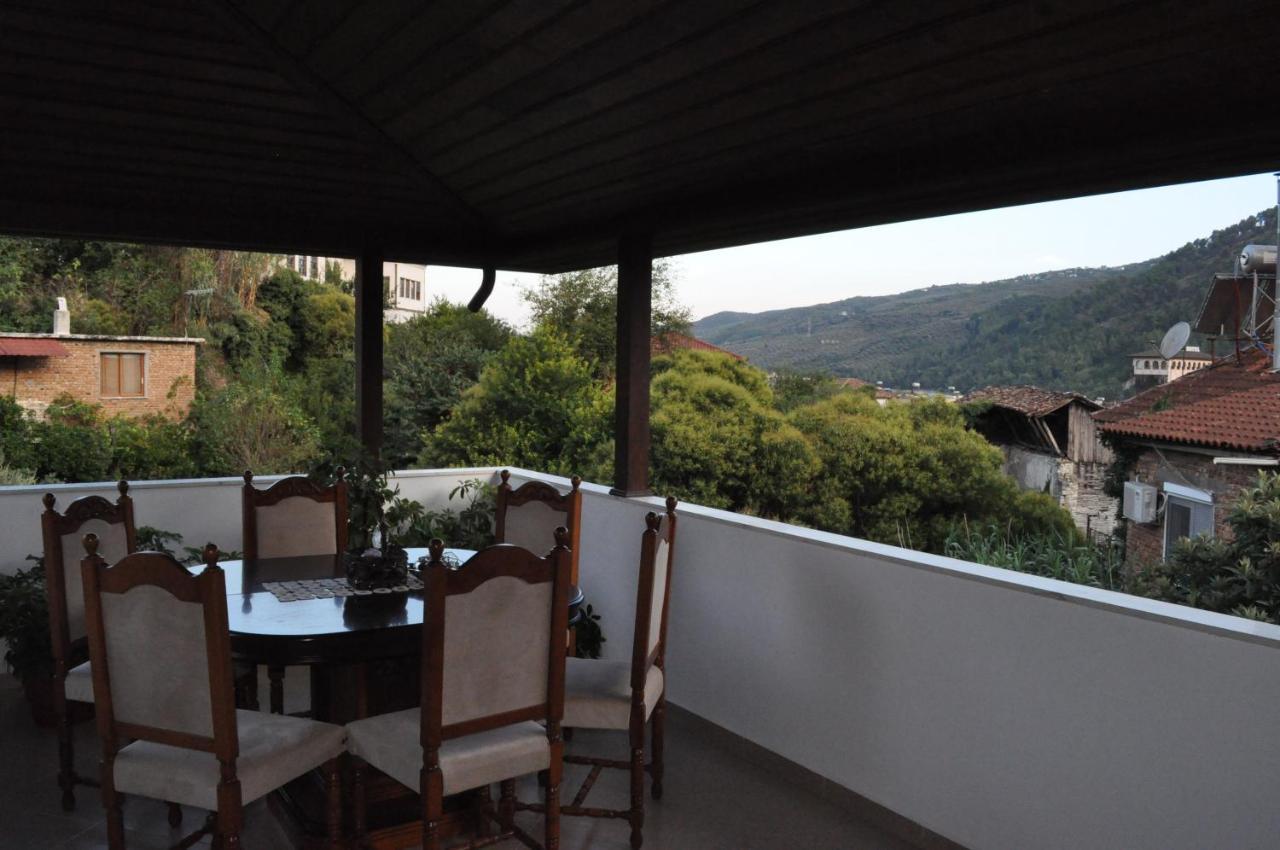 Timber Guest House Berat Luaran gambar