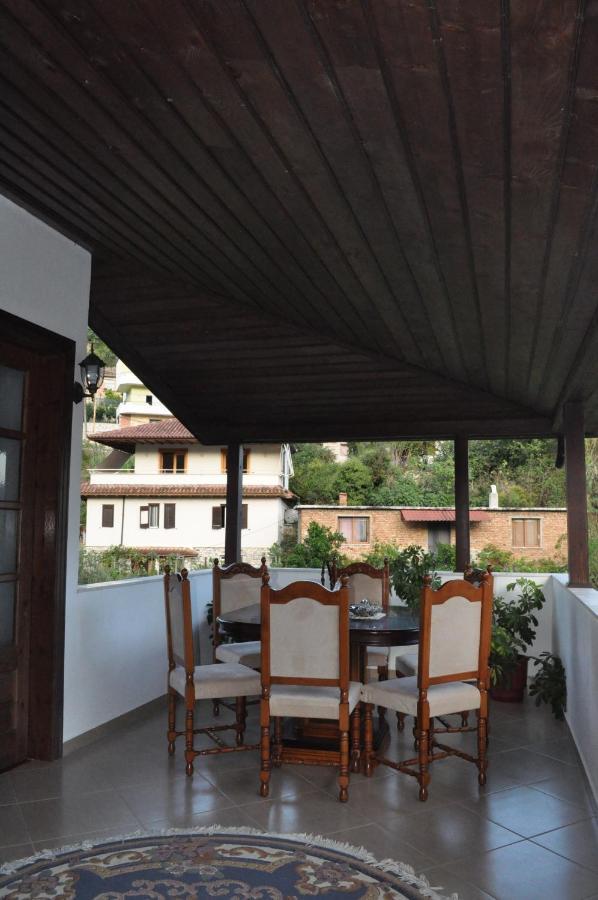Timber Guest House Berat Luaran gambar