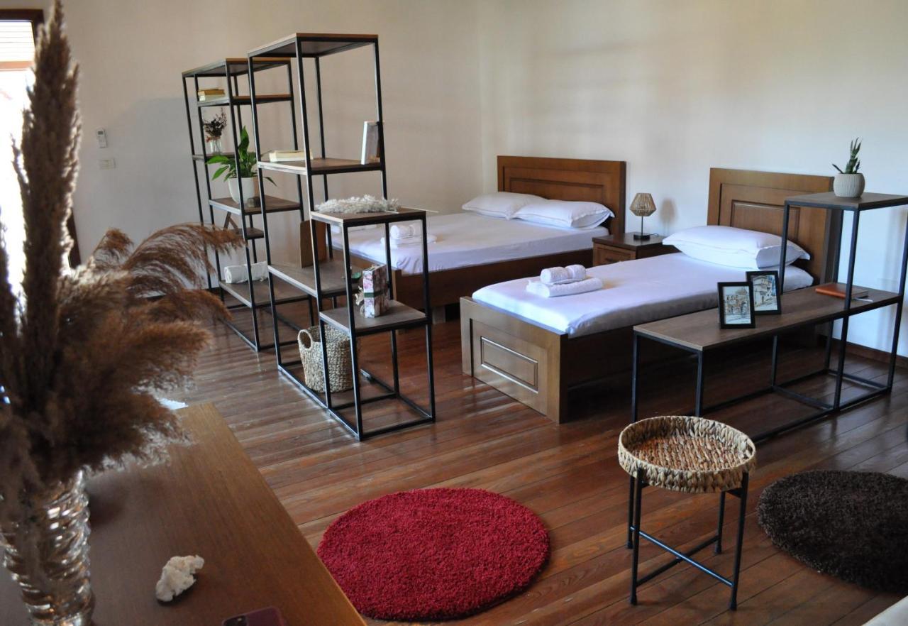Timber Guest House Berat Luaran gambar